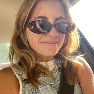 Meet your Posher, Rebecca